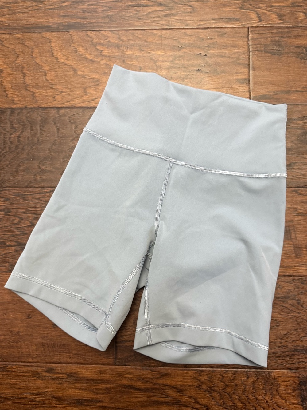 Lululemon Wunder Train high rise shorts - size 6 💜